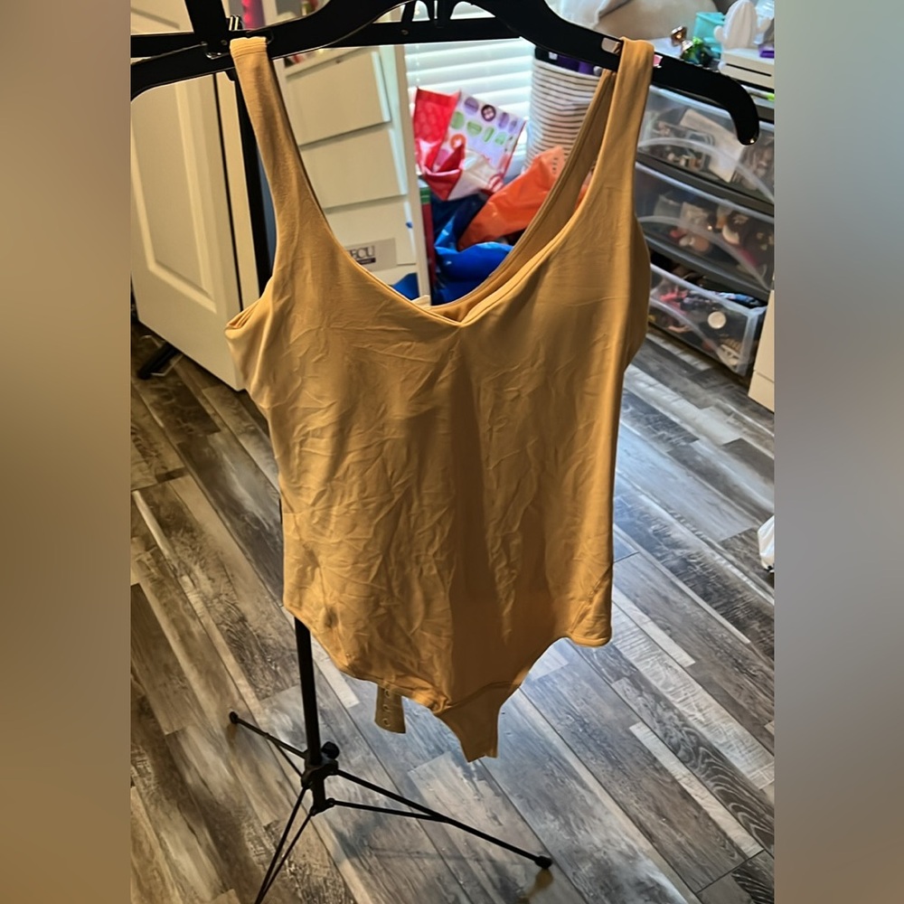 Size 6 Lululemon Align bodysuit